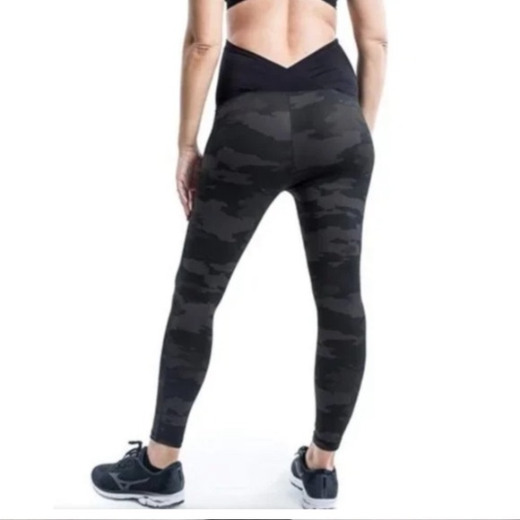 New Isabel Maternity Crossover Panel Active Legging, Burgundy size 8/29R 29” - Picture 11 of 11